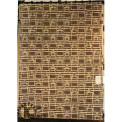 114) FRENCH KEY TAUPE CREAM, 7.9X10.9 MODERN