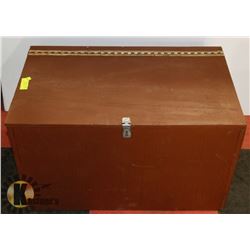 PLYWOOD STORAGE BOX 30"X18"X17".