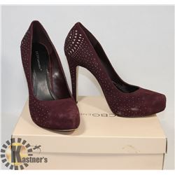 BCBG ENERTION BURGUNDY CLOSED SHOE, SZ 10