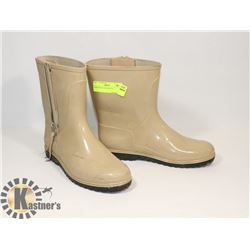 RAIN BOOTS CREAM SZ 10