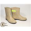 Image 1 : RAIN BOOTS CREAM SZ 10