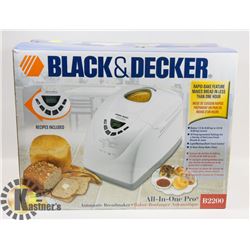 BLACK AND DECKER ALL IN ONE BREAD MAKER.