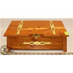 MEN'S WOODEN JEWELLERY CHEST