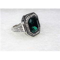 11)  HALO STYLE EMERALD GREEN & CLEAR