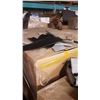 Image 2 : LOT OF 4 PALLETS OF ASSORTED LEATHERETTE