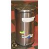 Image 1 : STAINLESS STEEL GARBAGE CAN