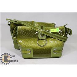 2 GREEN PURSES