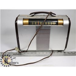 1940S RCA VICTOR PORTABLE RADIO.