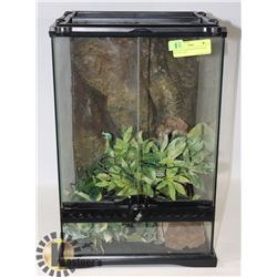 REPTILE TANK WITH FOUNTAIN & HEATING PAD