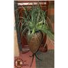 Image 1 : ARTIFICIAL PLANT WITH WICKER VASE
