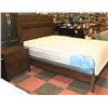 Image 4 : SLEIGH QUEEN WOOD BEDFRAME WITH 2 NIGHT STANDS