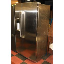 ELECTROLUX 2 DOOR FRIDGE WITH WATER & ICE