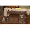 Image 2 : VINTAGE KENMORE SEWING MACHINE AND TABLE