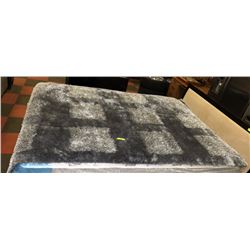 BLUE AREA RUG APPROX 5FT X 7FT.