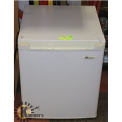 DANBY DIPLOMAT MINI FRIDGE.