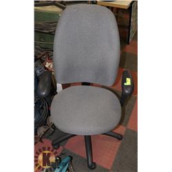 HYDRAULIC LIFT OFFICE CHAIR
