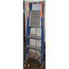 Image 1 : LOUISVILLE 6' LADDER WITH 4' PLATFORM FIBERGLASS