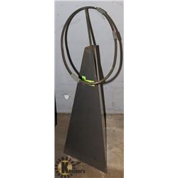 METAL GARDEN SCULPTURE