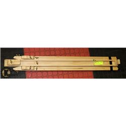 COLLAPSIBLE WOOD EASEL.