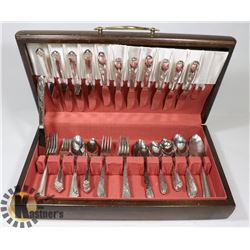ESTATE SET OF SILVERWARE