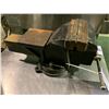 Image 1 : LARGE BENCH VISE