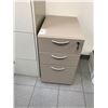 Image 2 : GREY 4 DRAWER LATERAL FILE CABINET & 3 DRAWER PEDESTAL