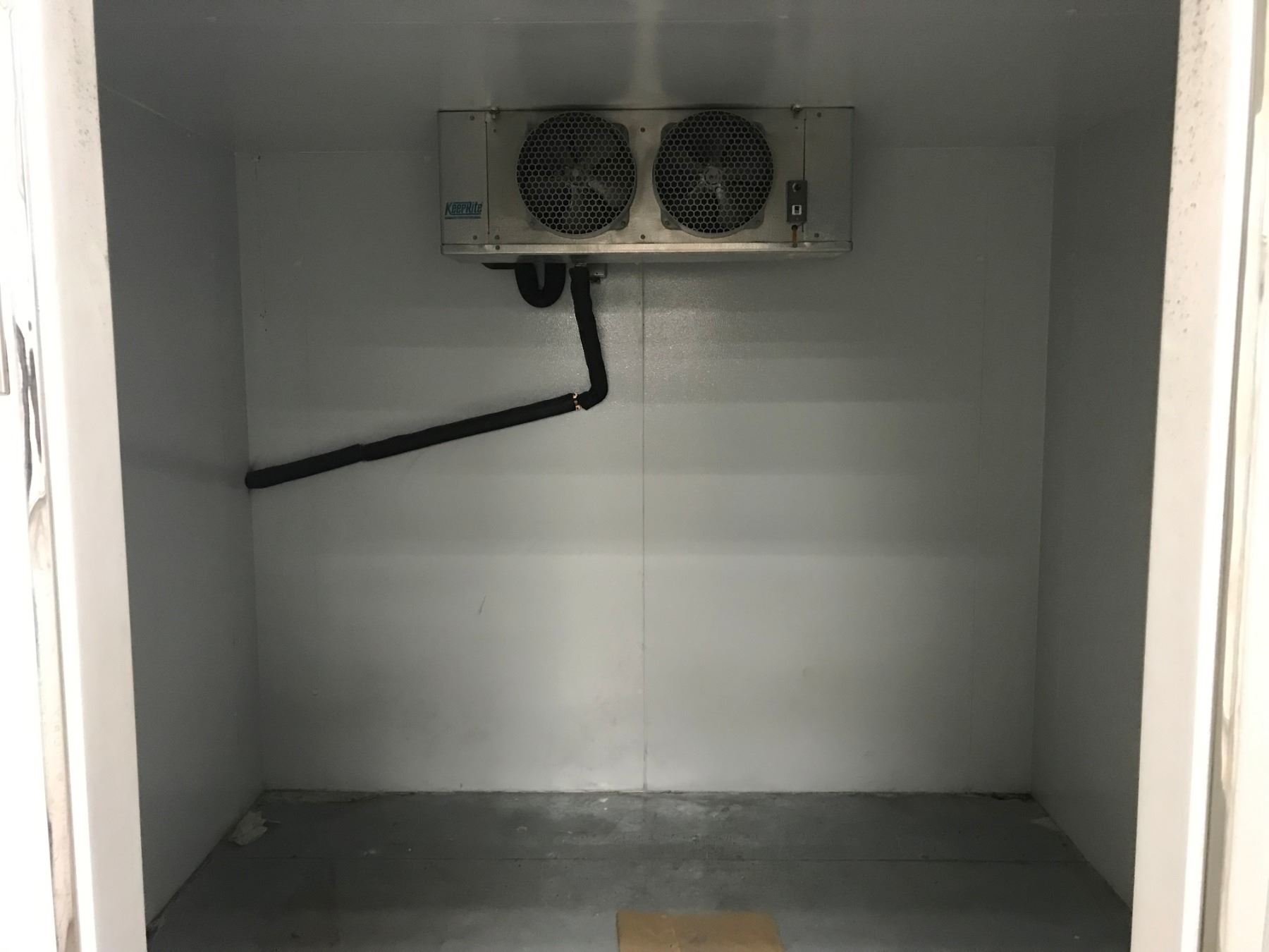 CURTIS FREEZER 9' X 9' WALK IN FREEZER WITH COOLER UNIT