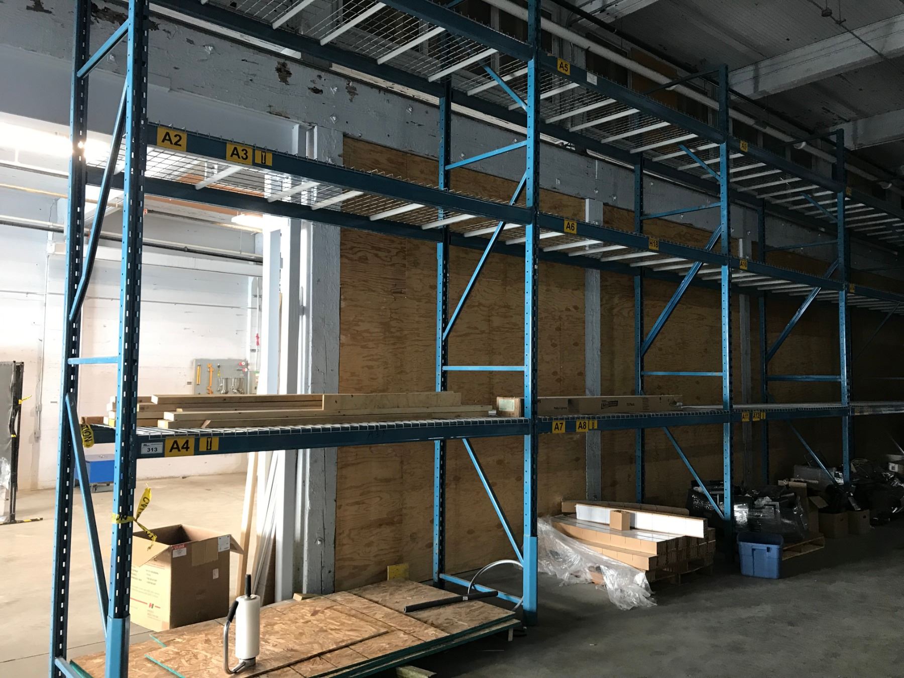6 BAYS OF BLUE 14' PALLET RACKING INCLUDING: 7 - 14