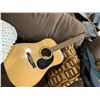 Image 1 : Fender Starcasteracoustic guitar with case