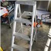 Image 2 : 5FT ALUMINUM A-FRAME LADDER