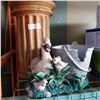 Image 2 : PLASTIC BIRD BATH, POTTERY PLANTER, AND DUCK GARDEN FIGURE