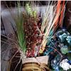 Image 3 : LOT OF ARTIFICIAL FLORALS, DECORATIVE GRASS AND STICKS AND SMALL BASKETS
