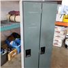 Image 2 : BANK OF 2 LOCKERS 6 FOOT TALL, 2 FOOT WIDE, 17 INCHES DEEP