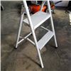 Image 2 : 2 STEP FOLDING LADDER