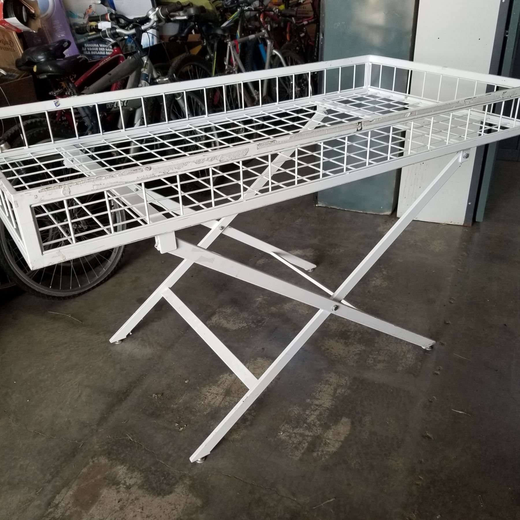 WHITE METAL WIRE TABLE W/ FOLDING LEGS