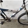 Image 2 : GREY AND BLUE DUNLOP BIKE
