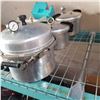 Image 1 : 3 PRESSURE COOKERS