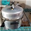 Image 2 : 3 PRESSURE COOKERS