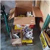 Image 1 : BOX OF LIGHT BULBS AND TRAY OF LIGHT BULBS
