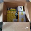 Image 2 : BOX OF LIGHT BULBS AND TRAY OF LIGHT BULBS