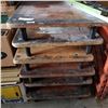 Image 1 : 8 STACKING FLATFORM SHELVES