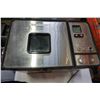 Image 8 : CUISINART STAINLESS PROGRAMMABLE ROASTER OVEN AND CONVECTION BREAD MAKER