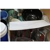 Image 3 : BOX OF RIDER SUNGLASSES, DISHES, AND TABLE LAMP
