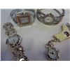 Image 2 : 8 WATCHES