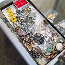 TRAY OF ESTATE JEWELLERY