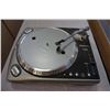 Image 1 : NUMARK RECORD PLAYER