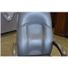 Image 2 : GREY LEATHER ROLLING OFFICE CHAIR