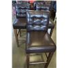 Image 1 : 5 WOOD AND BROWN LEATHER BAR STOOLS