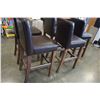 Image 3 : 5 WOOD AND BROWN LEATHER BAR STOOLS