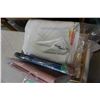 Image 4 : BOX OF SHEETS AND TABLE CLOTH
